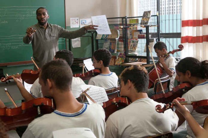 03-el-profesor-de-violin-foto_opt