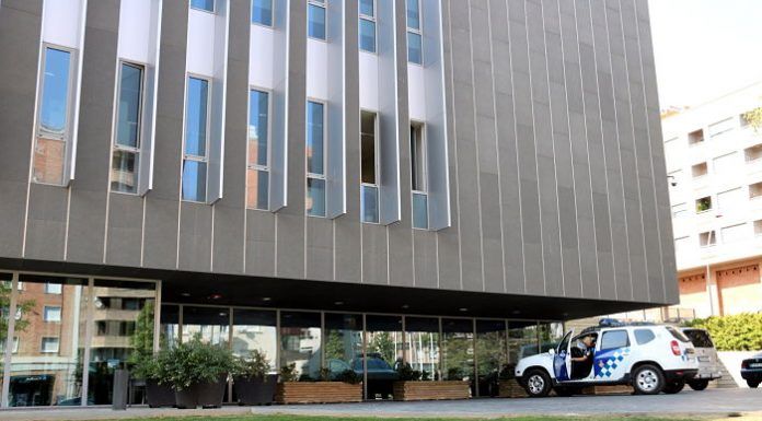 Cinc detinguts a Lleida relacionats amb els altercats del cap de setmana entre grups de menors i comerciants dona