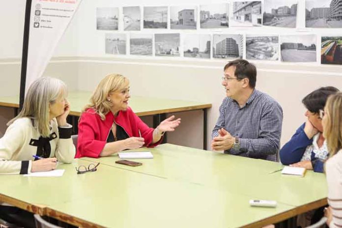 El-grup-municipal-de-Junts-es-reuneix-amb-l'AVV-de-Joc-de-la-Bola-(JuntsXCat-Paeria)