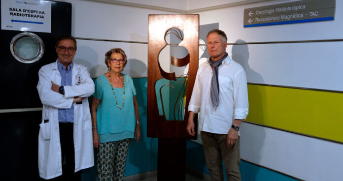 La nova escultura del servei d'oncologia radioteràpica de l'Hospital Arnau de Vilanova de Lleida.