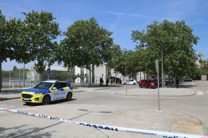 Mossos d'Esquadra al recinte de les piscines municipals de Tàrrega