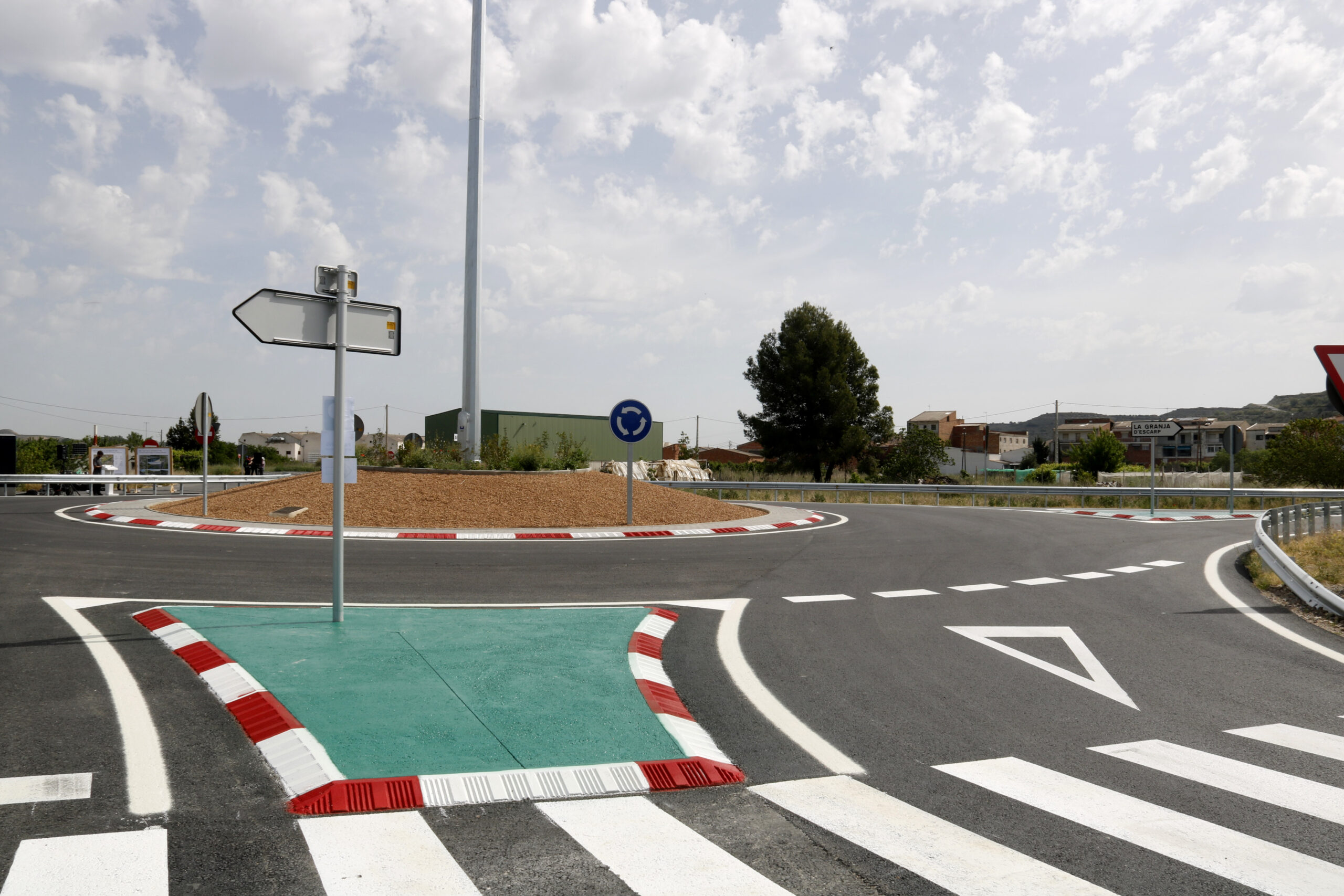 Territori inaugura la carretera C-131 que uneix la Granja d'Escarp amb ...