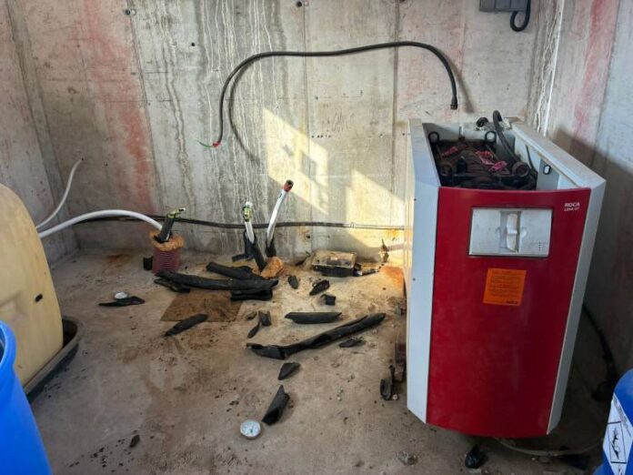 Danys causats per un robatori de coure en una finca del Segrià.