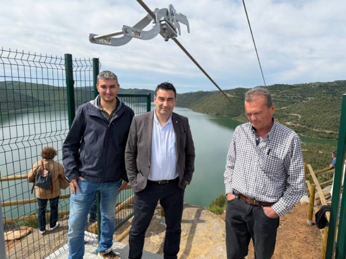El vicepresident de la Diputació de Lleida, Agustí Jiménez, amb els alcaldes de la Baronia de Rialb i Tiurana (1)