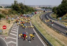 Docents tallen l’A-2 a Lleida en una nova jornada de vaga educativa