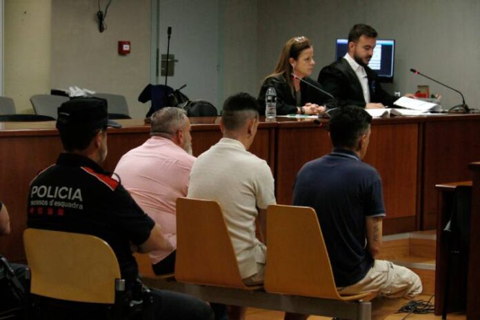 Els tres condemnats per traficar amb drogues a la Val d'Aran, durant la vista de conformitat a l'Audiència de Lleida.