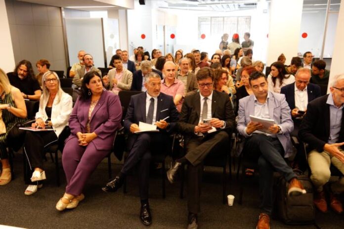 El conseller d'Empresa i Treball, Miquel Sàmper, durant la presentació del Pacte Nacional per a la Indústria (PNI) 2026-2030 a la Delegació del Govern de la Generalitat a Lleida.