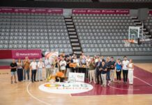 El Barris Nord estrena la nova pista amb la imatge de Gust de Lleida als cercles de tir lliure
