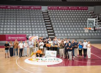 El Barris Nord estrena la nova pista amb la imatge de Gust de Lleida als cercles de tir lliure
