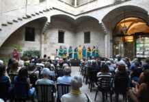 El Cor Galindaina porta la polifonia tradicional i la música d’arrel al Pati de l’IEI