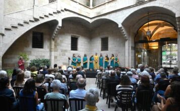 El Cor Galindaina porta la polifonia tradicional i la música d’arrel al Pati de l’IEI