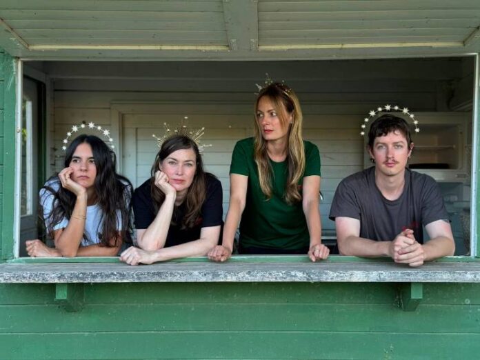 Equip del Tabaca Film amb la directora Ivana Miño dreta.
