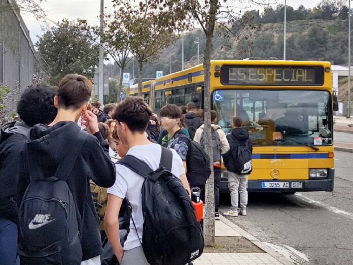Imatge d'arxiu bus al Camp Escolar (JuntsXCat Paeria)