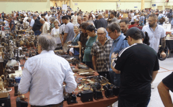 El món dels vehicles clàssics i les antiguitats treu múscul al 31è Expoclàssic de Mollerussa