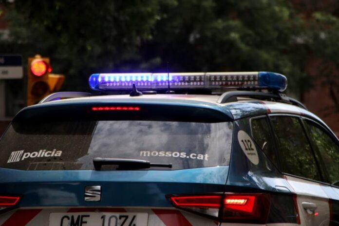 Llums encesos d'un cotxe dels Mossos