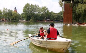 Puigcerdà preveu que les barques de l’estany puguin navegar tot l’any després de recuperar-les aquest estiu amb èxit