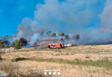 Els Bombers continuen treballant sobre els punts calents de l’incendi d’Alfarràs