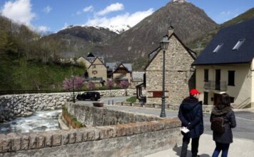 Condemnen una promotora a aïllar acústicament un bloc d’Aran on els veïns se senten parlar a través de les parets