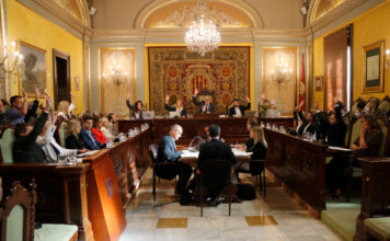 El ple de Lleida aprova l’Ordenança de Civisme que prohibeix el burca i el nicab amb els vots del PSC, Junts i Vox