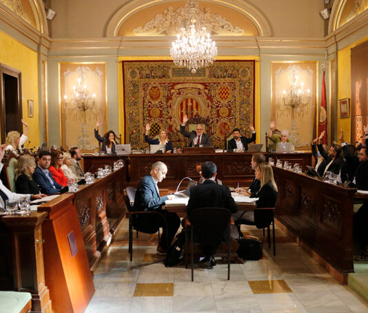 El ple de Lleida aprova l’Ordenança de Civisme que prohibeix el burca i el nicab amb els vots del PSC, Junts i Vox
