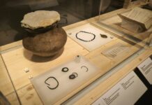 El Museu de la Noguera inaugura l’exposició “Viure la mort”, producció de la Xarxa de Museus de les Terres de Lleida i Aran que proposa un recorregut per la vivència de la mort al llarg del temps