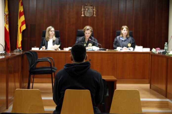 El noi condemnat per agressió sexual, durant la vista de conformitat a l'Audiència de Lleida.