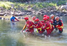 Els Bombers practiquen rescats en aigües vives al Segre i demanen “mobilitat zero” en episodis d’inundacions