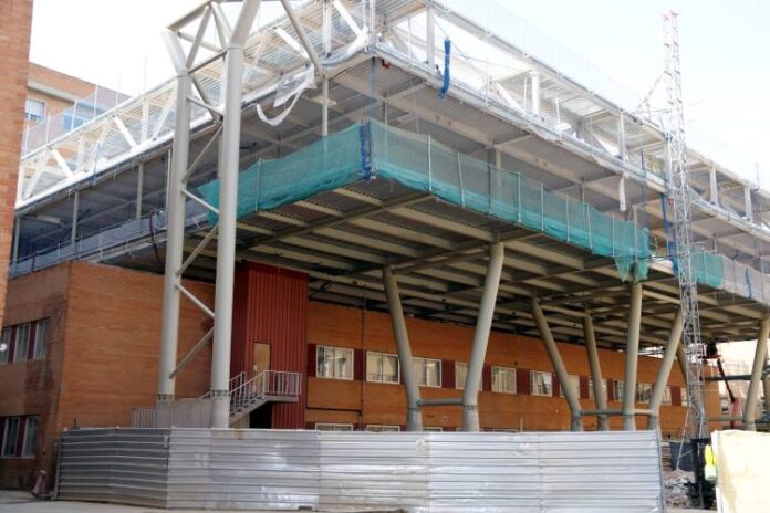 Estructura en obres del nou bloc quirúrgic de l'Hospital Arnau de Vilanova de Lleida