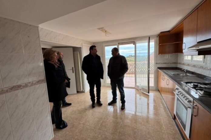 Un dels habitatges públics que es destina a lloguer social