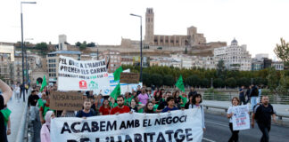 Unes 150 persones es manifesten a Lleida contra el “negoci de l’habitatge”