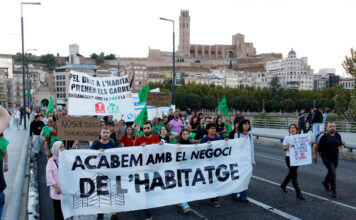 Unes 150 persones es manifesten a Lleida contra el “negoci de l’habitatge”