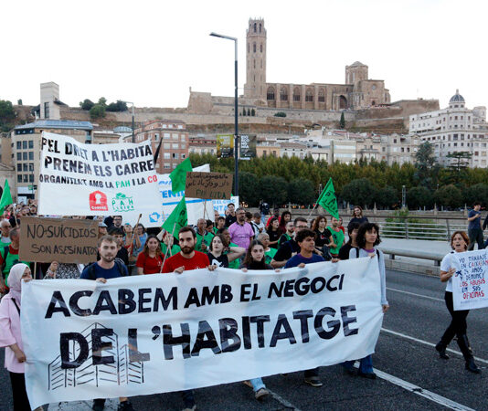 Unes 150 persones es manifesten a Lleida contra el “negoci de l’habitatge”